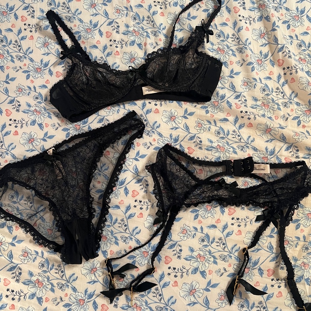 Agent Provocateur Black Lace Bra, Panty & Garter Set